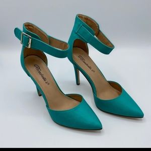 Ankle Strap pointed toe Heels Breckelles Isabelle  size 6